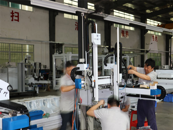 我國(guó)機(jī)械手通過不斷的發(fā)展慢慢的將會(huì)取代人工作業(yè)